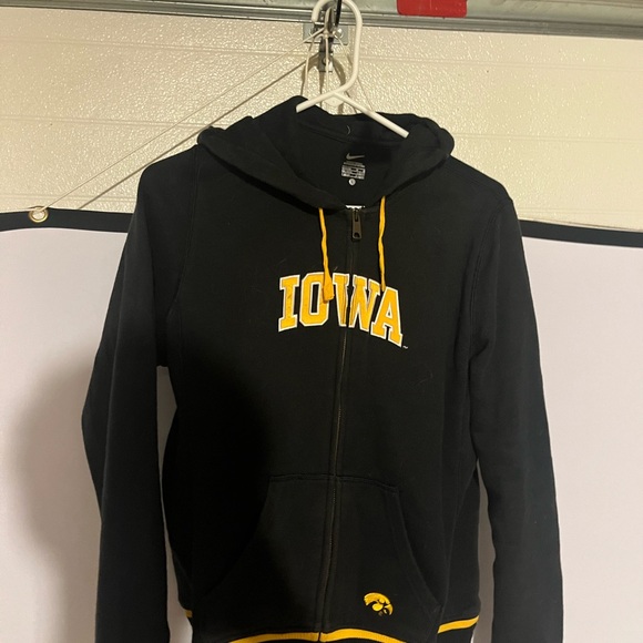 Robin Ruth Black Ribbed Beanie - Picture 7 of 9